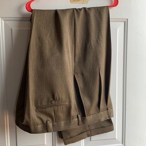Tan dress pant gently used w42 L32 gently used